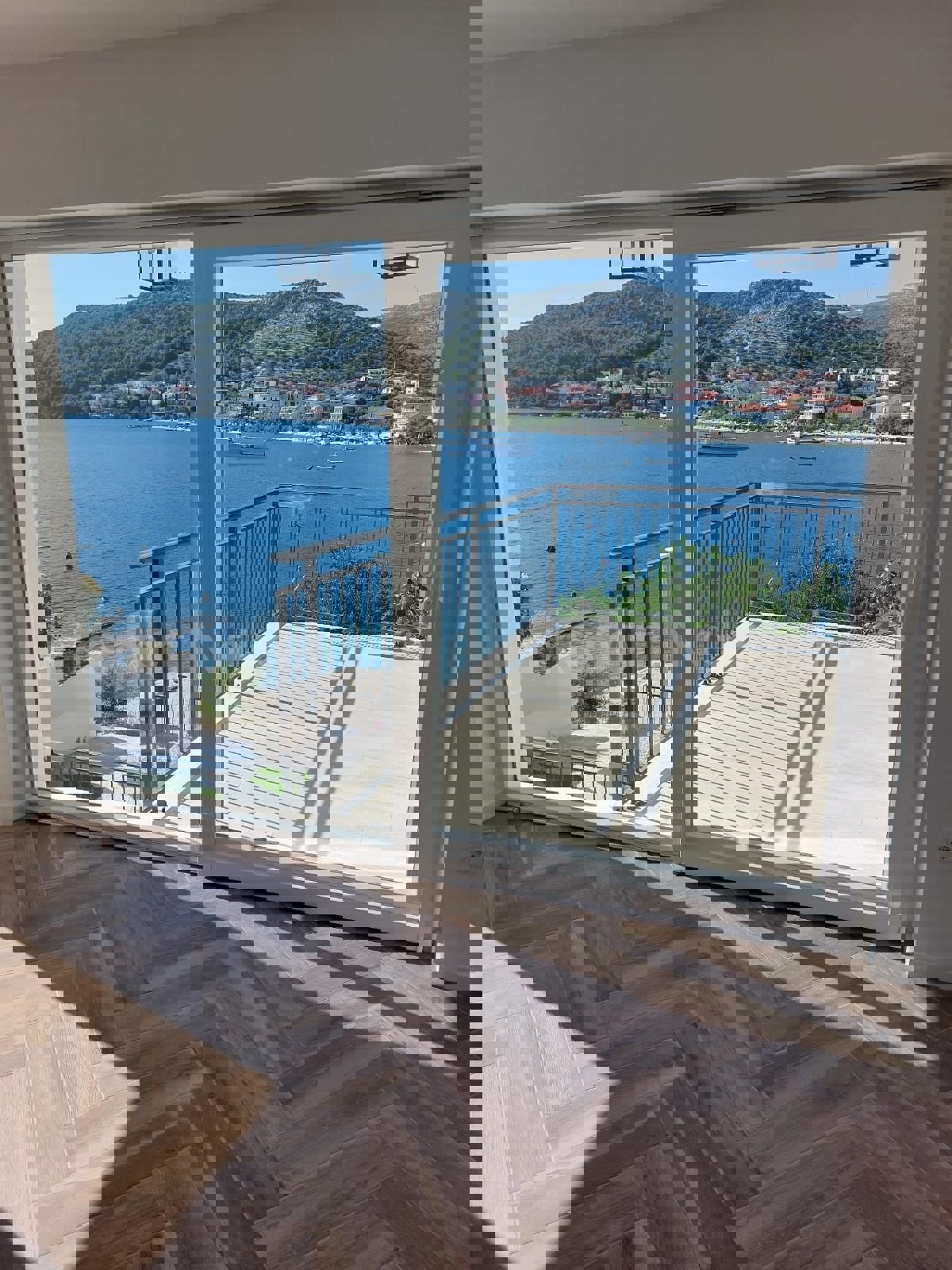 Seget Vranjica, casa indipendente 370 m2, prima fila al mare