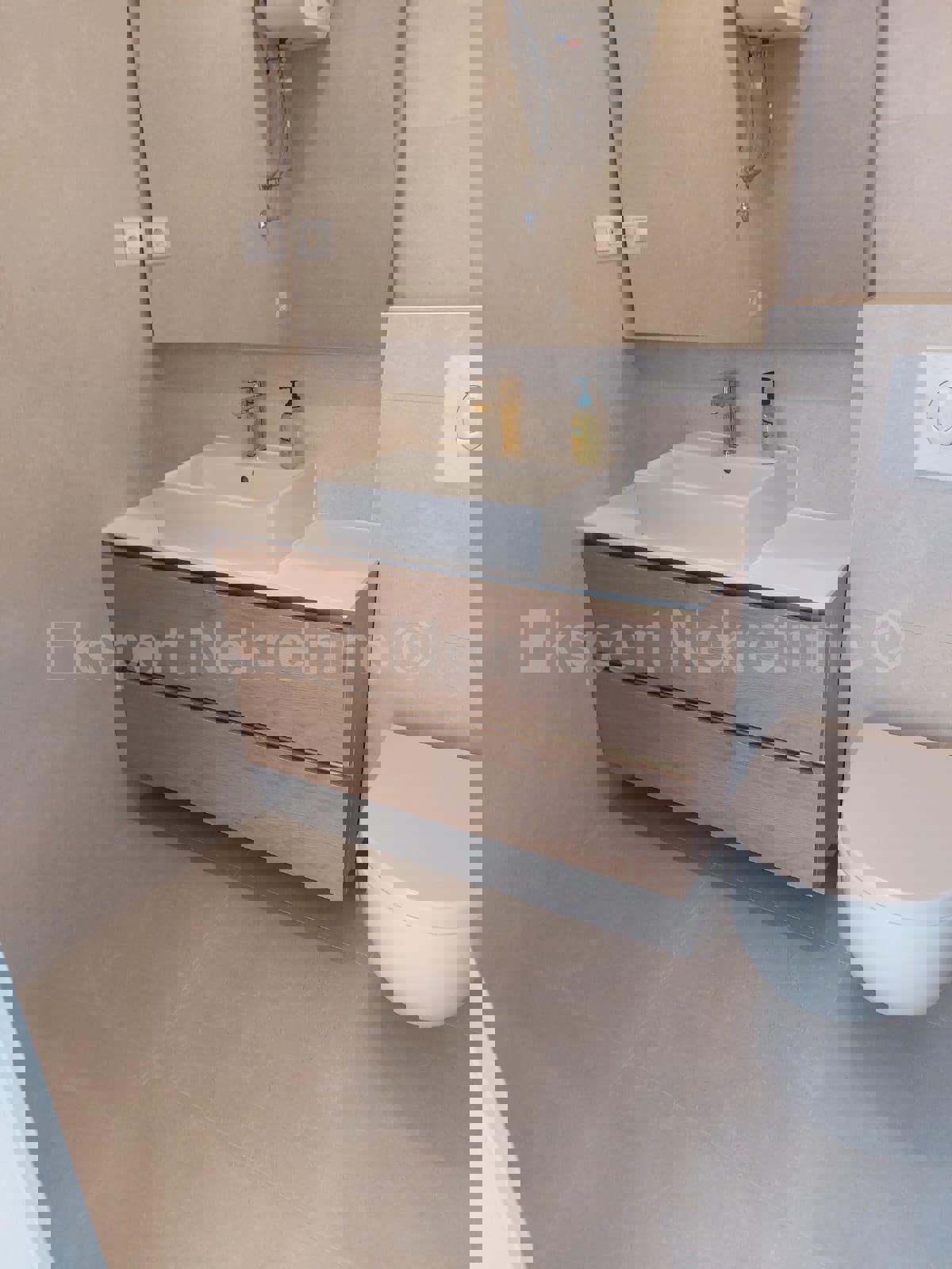 Seget Vranjica, casa indipendente 370 m2, prima fila al mare