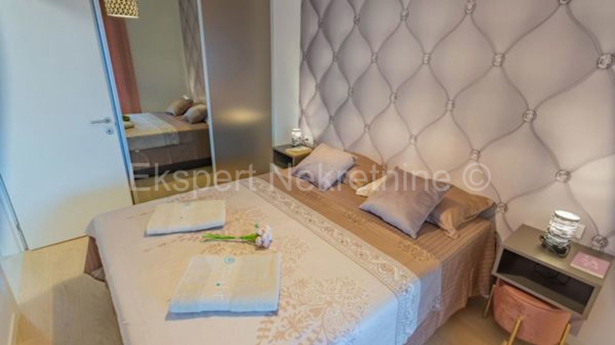 Spalato, Pazdigrad, confortevole appartamento con 1 camera da letto con loggia, jacuzzi e garage