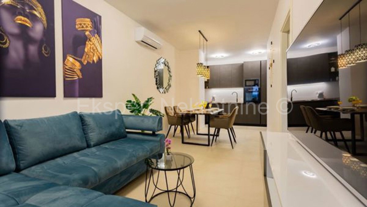 Spalato, Pazdigrad, confortevole appartamento con 1 camera da letto con loggia, jacuzzi e garage