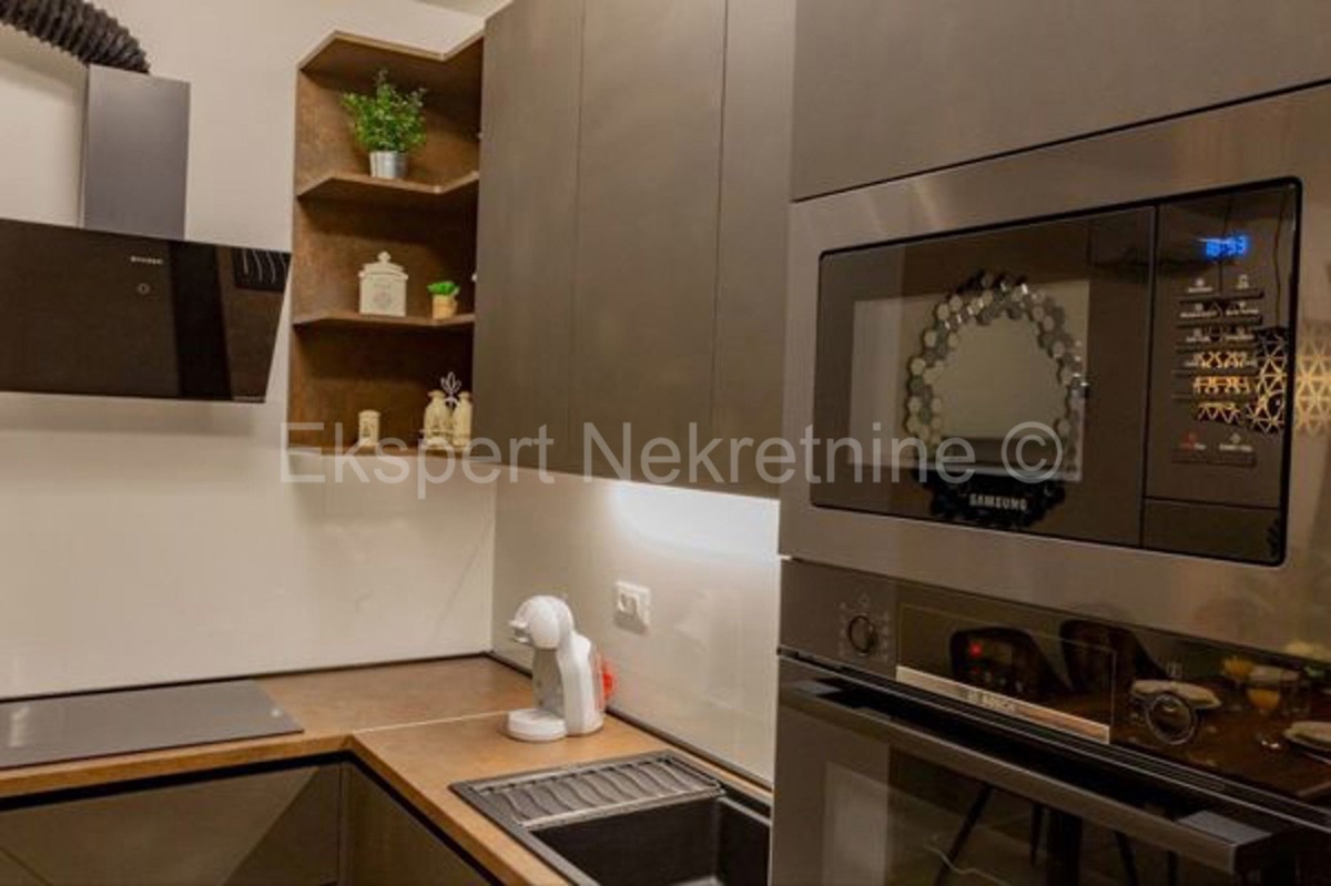 Spalato, Pazdigrad, confortevole appartamento con 1 camera da letto con loggia, jacuzzi e garage