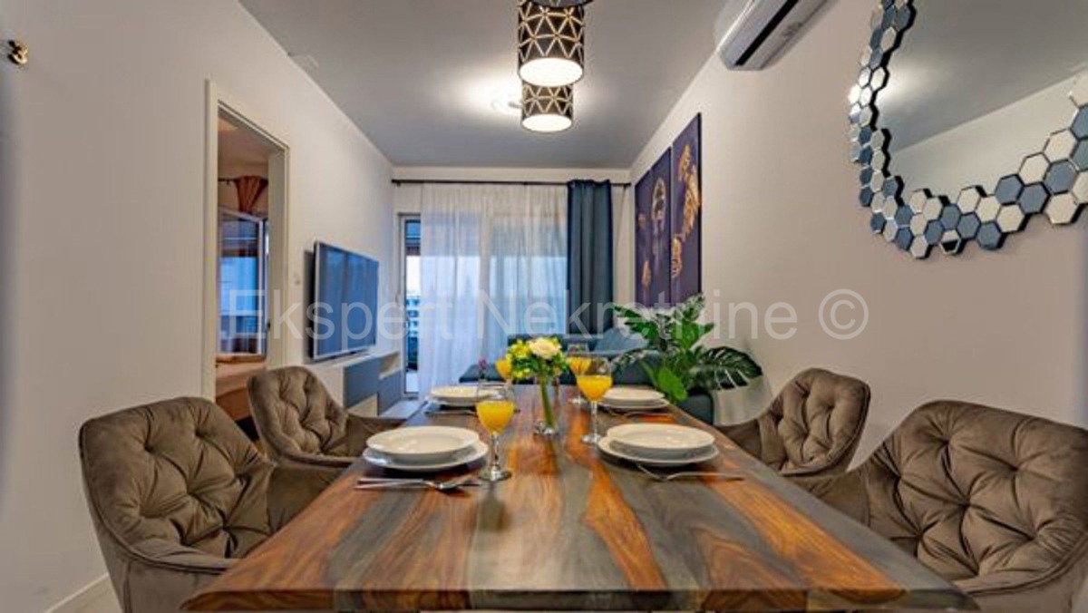 Spalato, Pazdigrad, confortevole appartamento con 1 camera da letto con loggia, jacuzzi e garage