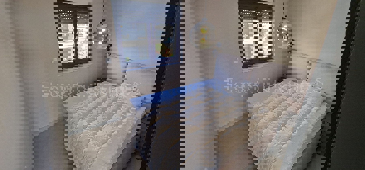 Čiovo, Okrug G, penthouse 66 m2, +69 m2 roof terrace, sea view