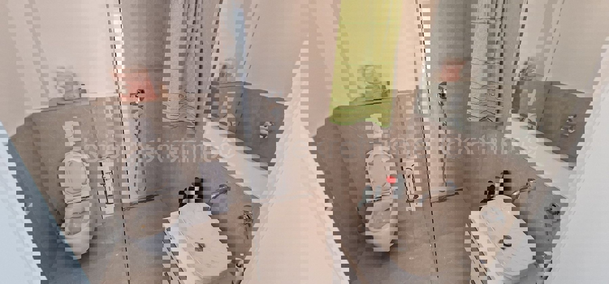 Čiovo, Okrug G, penthouse 66 m2, +69 m2 roof terrace, sea view