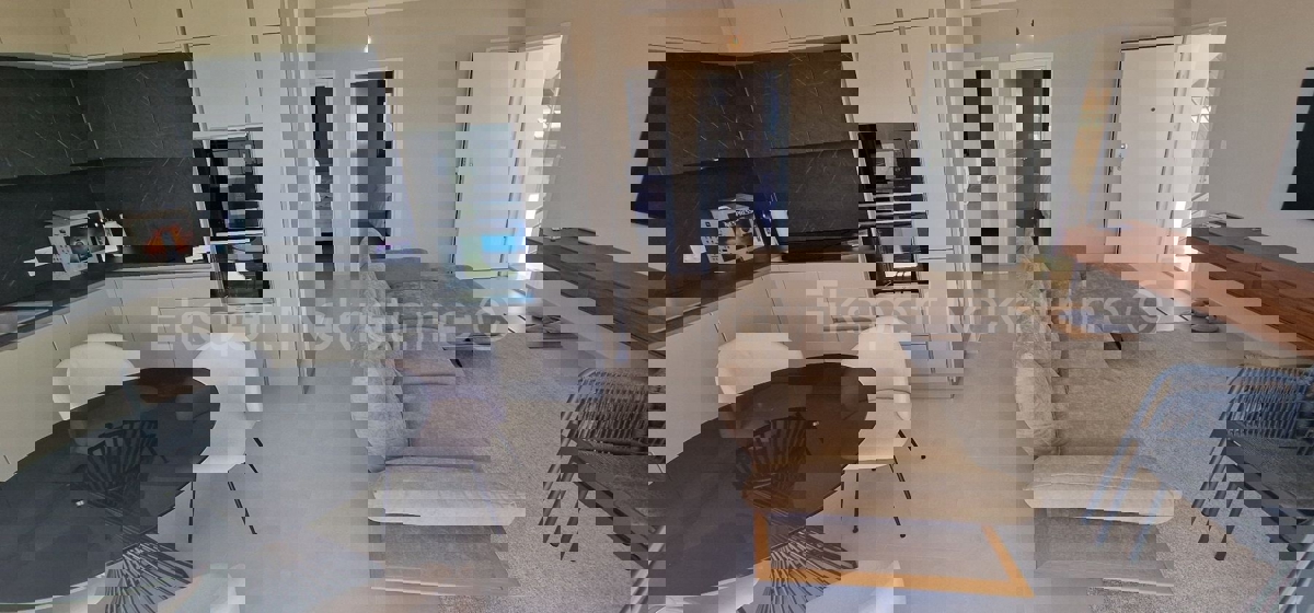 Čiovo, Okrug G, penthouse 66 m2, +69 m2 roof terrace, sea view