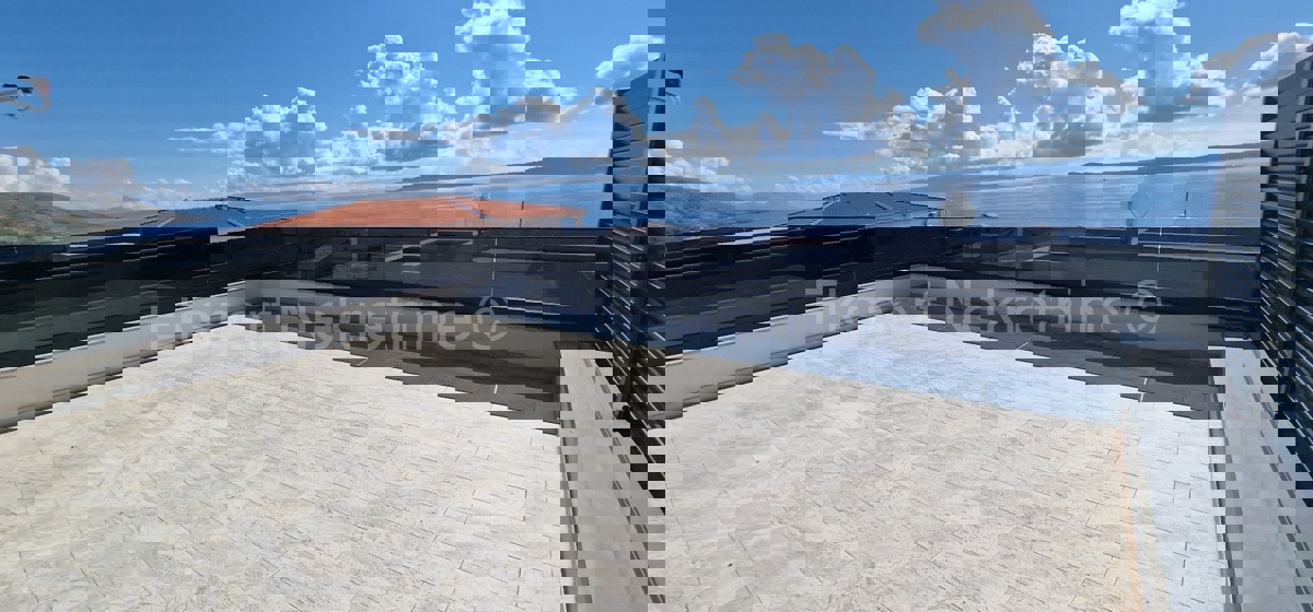 Čiovo, Okrug G, penthouse 66 m2, +69 m2 roof terrace, sea view