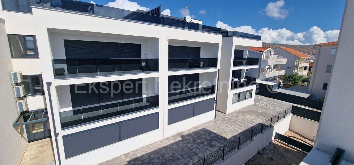 Čiovo, Okrug G, penthouse 66 m2, +69 m2 roof terrace, sea view