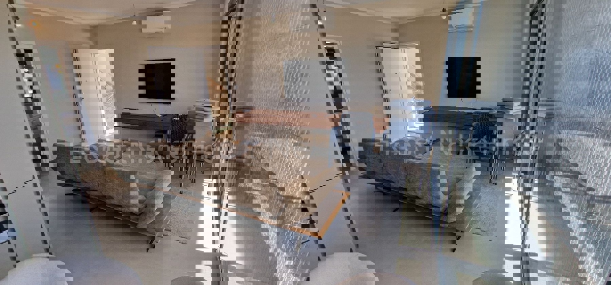 Čiovo, Okrug G, penthouse 66 m2, +69 m2 roof terrace, sea view