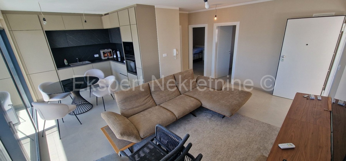 Čiovo, Okrug G, penthouse 66 m2, +69 m2 roof terrace, sea view