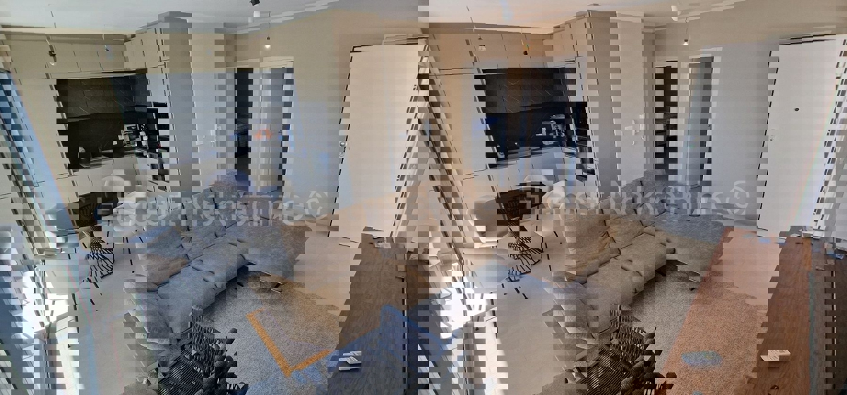 Čiovo, Okrug G, penthouse 66 m2, +69 m2 roof terrace, sea view