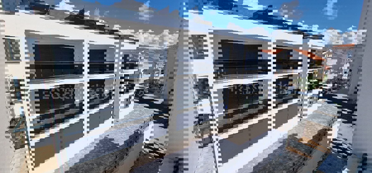 Čiovo, Okrug G, penthouse 66 m2, +69 m2 roof terrace, sea view