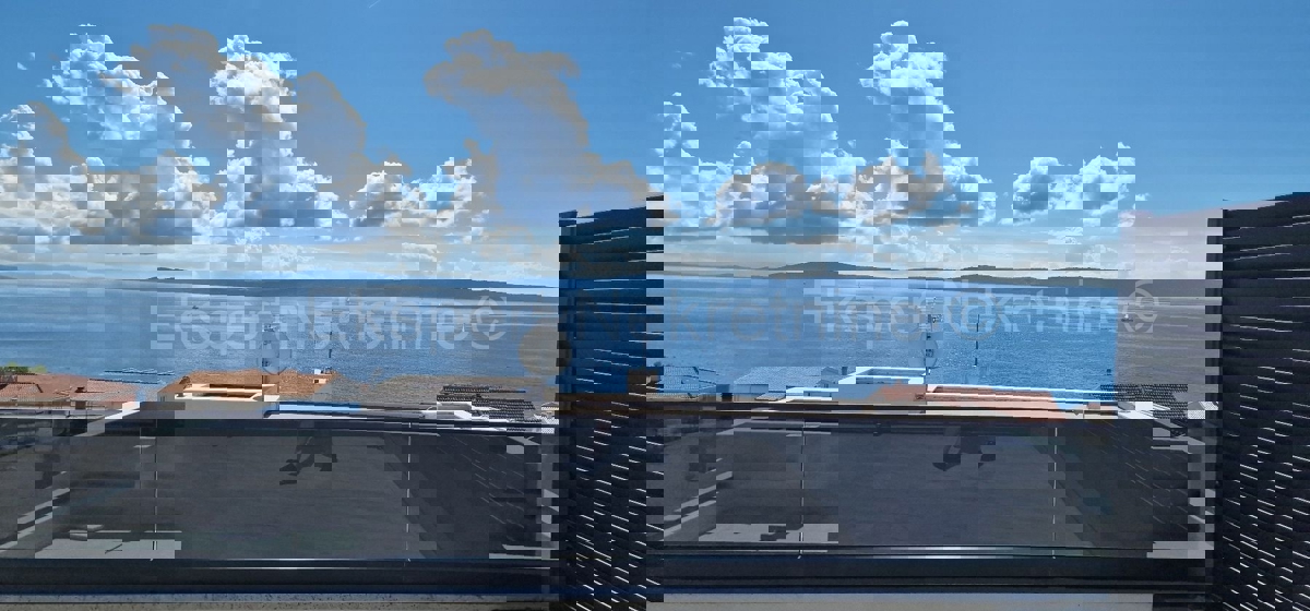 Čiovo, Okrug G, penthouse 66 m2, +69 m2 roof terrace, sea view