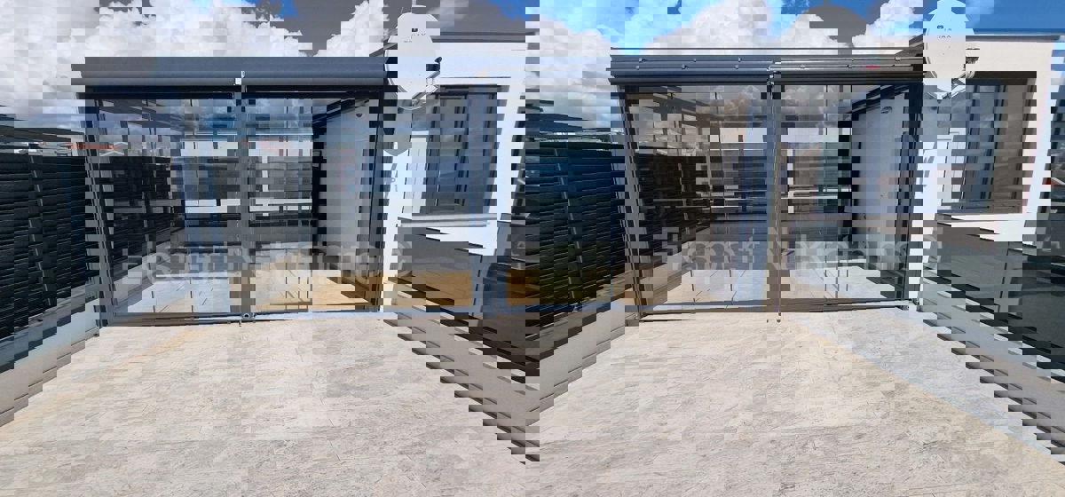 Čiovo, Okrug G, penthouse 66 m2, +69 m2 roof terrace, sea view