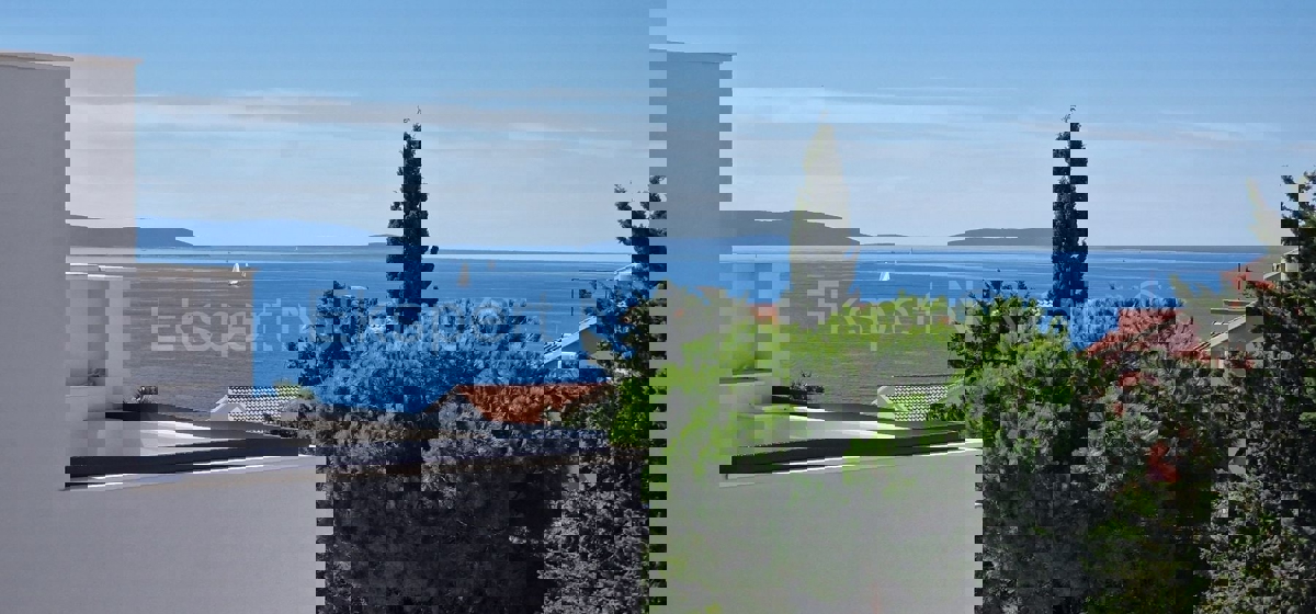 Čiovo, Okrug G, penthouse 66 m2, +69 m2 roof terrace, sea view