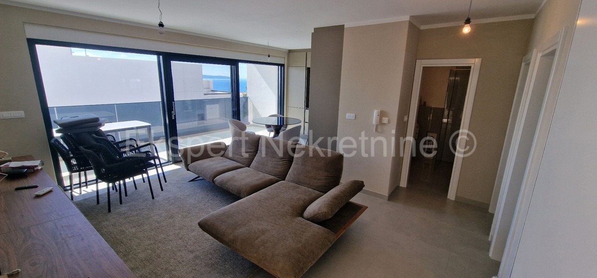 Čiovo, Okrug G, penthouse 66 m2, +69 m2 roof terrace, sea view