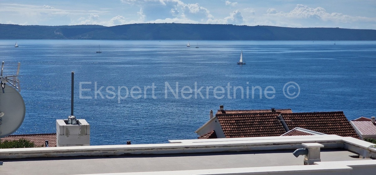 Čiovo, Okrug G, penthouse 66 m2, +69 m2 roof terrace, sea view