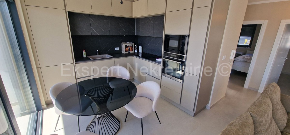 Čiovo, Okrug G, penthouse 66 m2, +69 m2 roof terrace, sea view