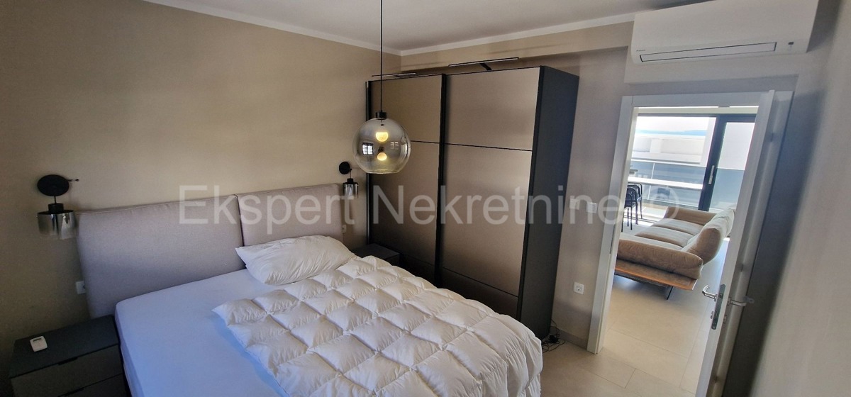 Čiovo, Okrug G, penthouse 66 m2, +69 m2 roof terrace, sea view