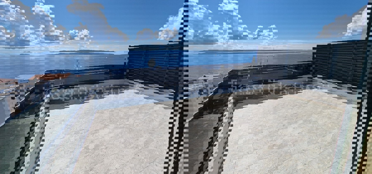 Čiovo, Okrug G, penthouse 66 m2, +69 m2 roof terrace, sea view