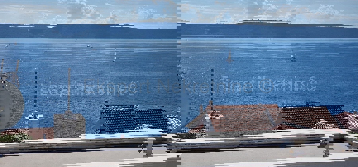 Čiovo, Okrug G, penthouse 66 m2, +69 m2 roof terrace, sea view