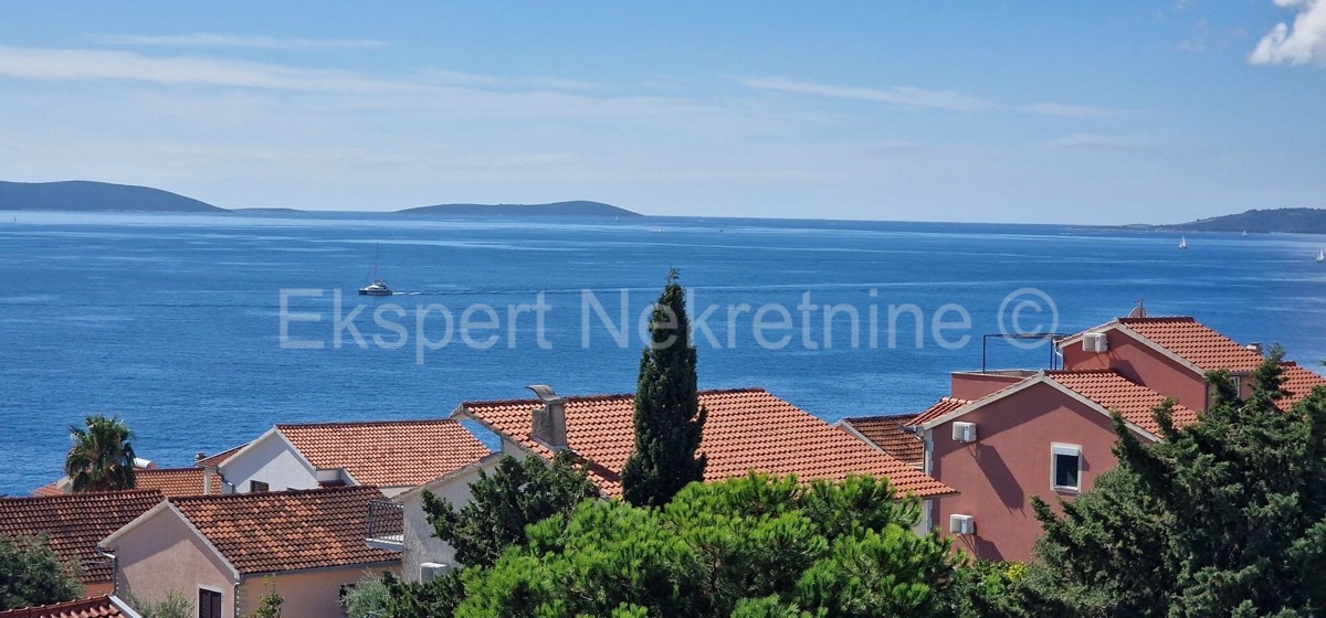 Čiovo, Okrug G, penthouse 66 m2, +69 m2 roof terrace, sea view