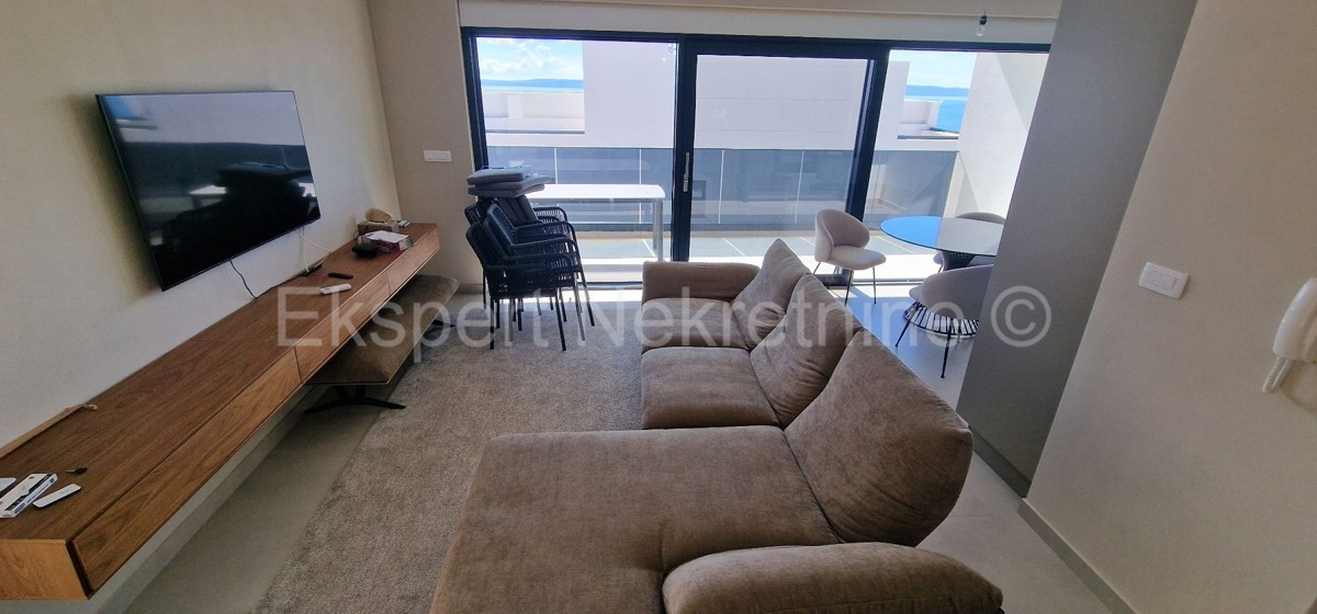 Čiovo, Okrug G, penthouse 66 m2, +69 m2 roof terrace, sea view