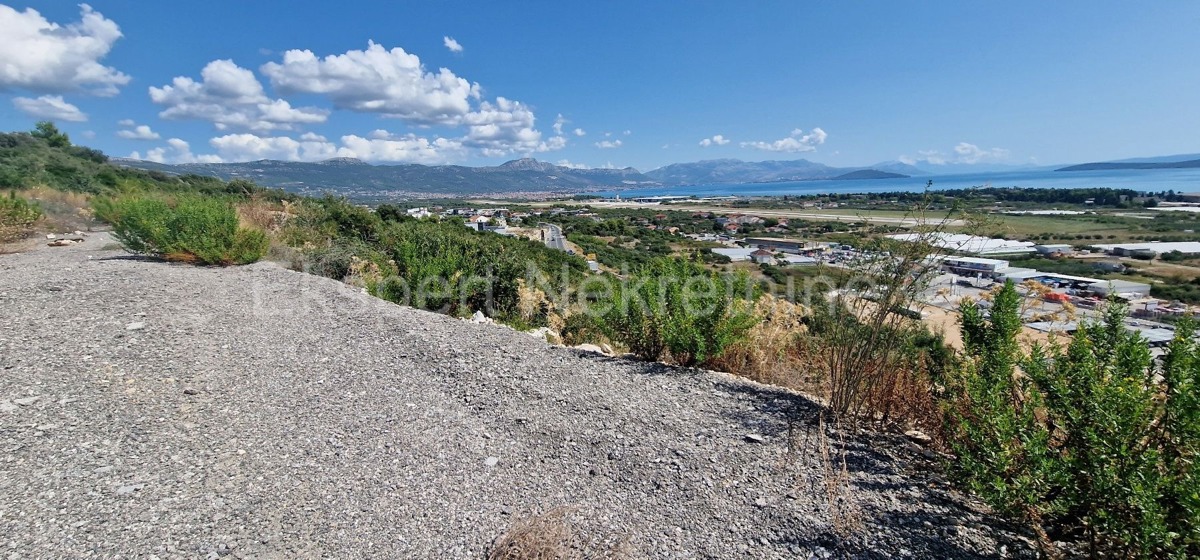 Trogir, Plano, agricultural land 3296 m2, sea view, road