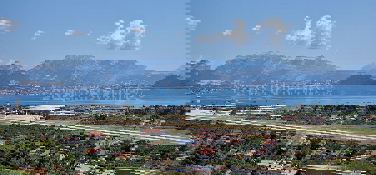 Trogir, Plano, agricultural land 3296 m2, sea view, road