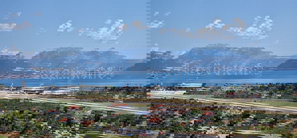 Trogir, Plano, agricultural land 3296 m2, sea view, road