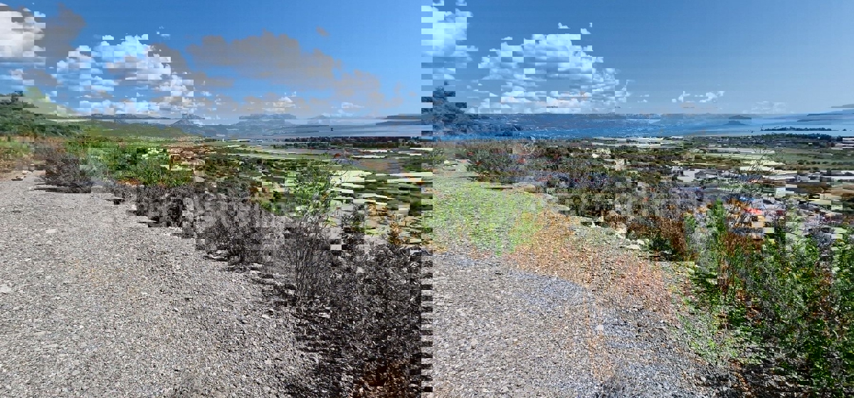 Trogir, Plano, agricultural land 3296 m2, sea view, road