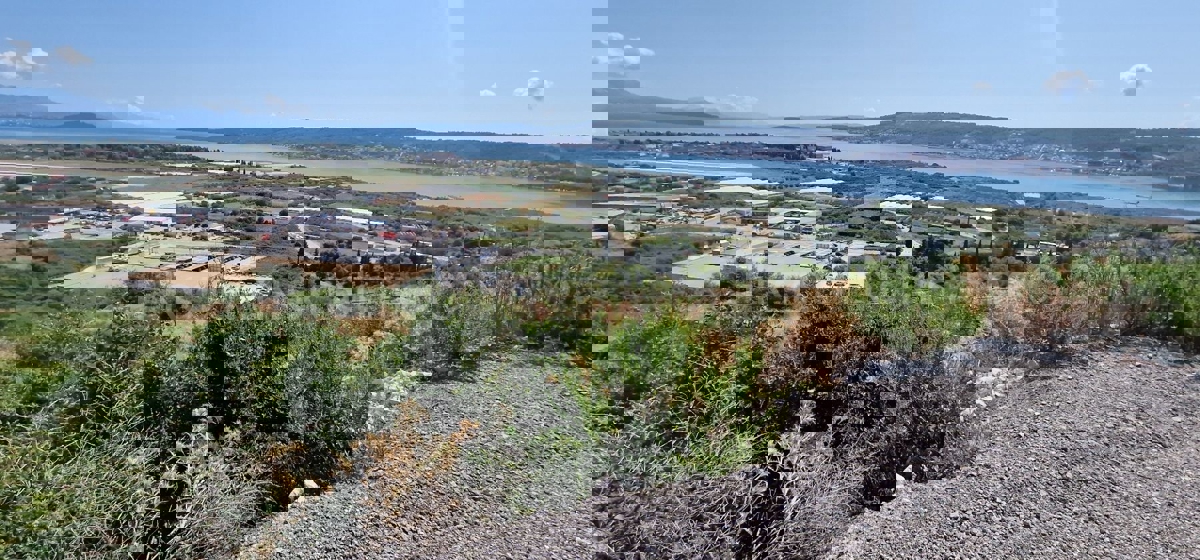 Trogir, Plano, agricultural land 3296 m2, sea view, road