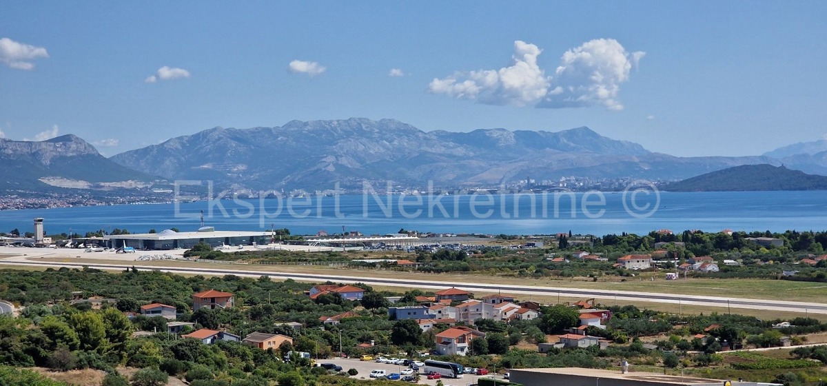 Trogir, Plano, agricultural land 3296 m2, sea view, road
