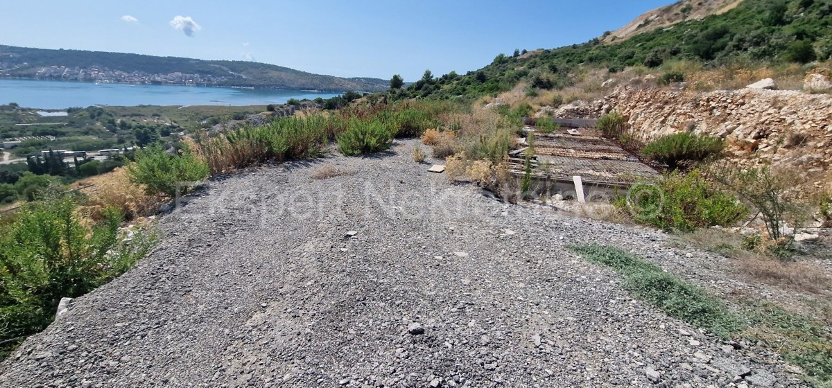 Trogir, Plano, agricultural land 3296 m2, sea view, road
