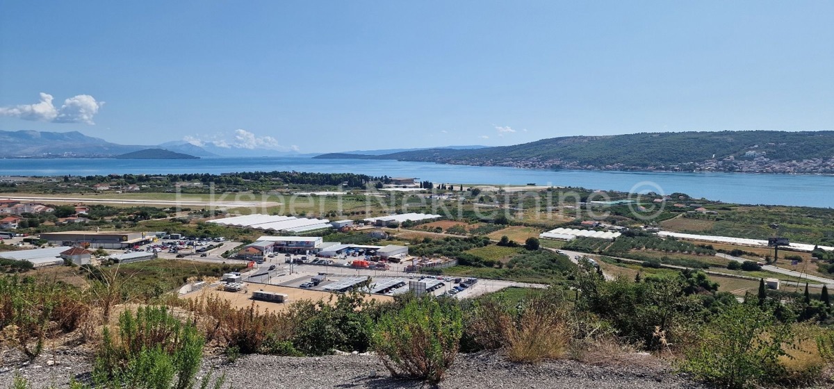 Trogir, Plano, agricultural land 3296 m2, sea view, road