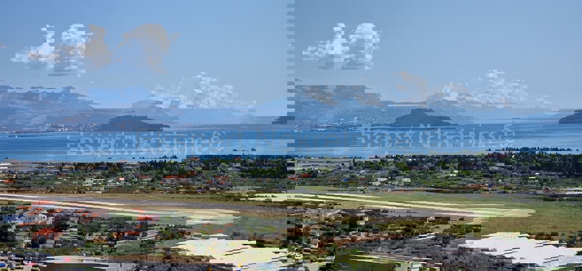 Trogir, Plano, agricultural land 3296 m2, sea view, road