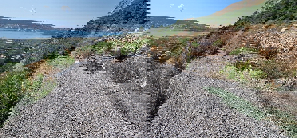 Trogir, Plano, agricultural land 3296 m2, sea view, road