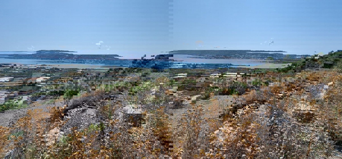 Trogir, Plano, agricultural land 3296 m2, sea view, road