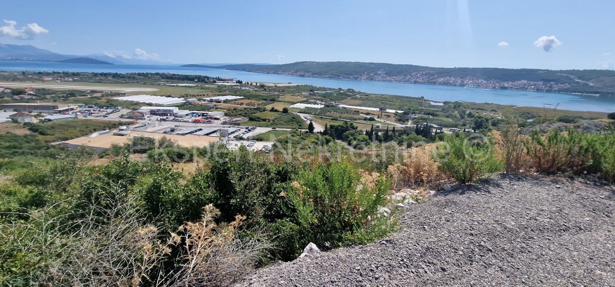 Trogir, Plano, agricultural land 3296 m2, sea view, road