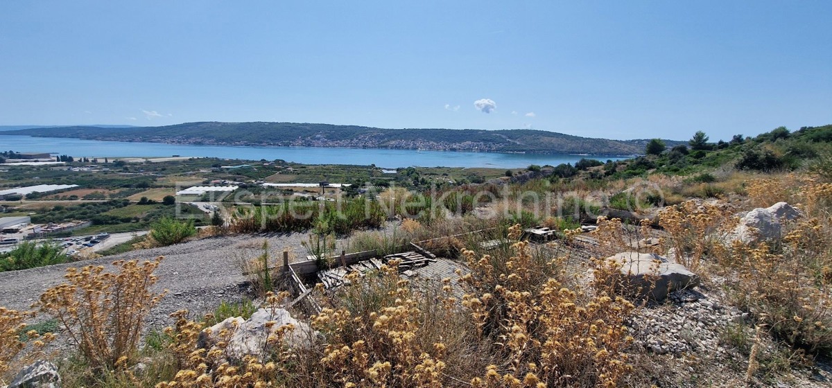 Trogir, Plano, agricultural land 3296 m2, sea view, road