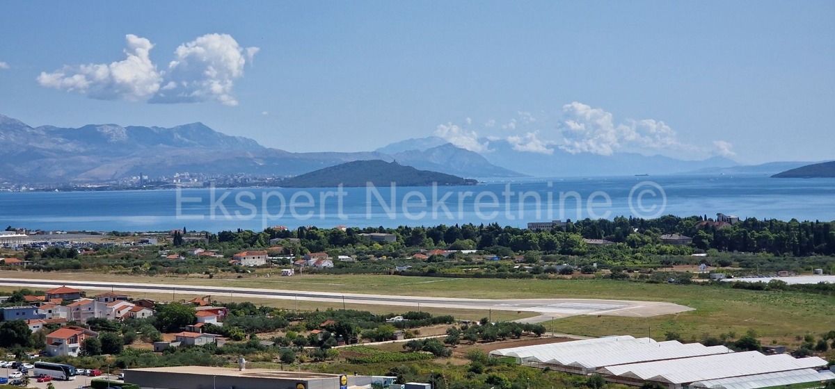 Trogir, Plano, agricultural land 3296 m2, sea view, road