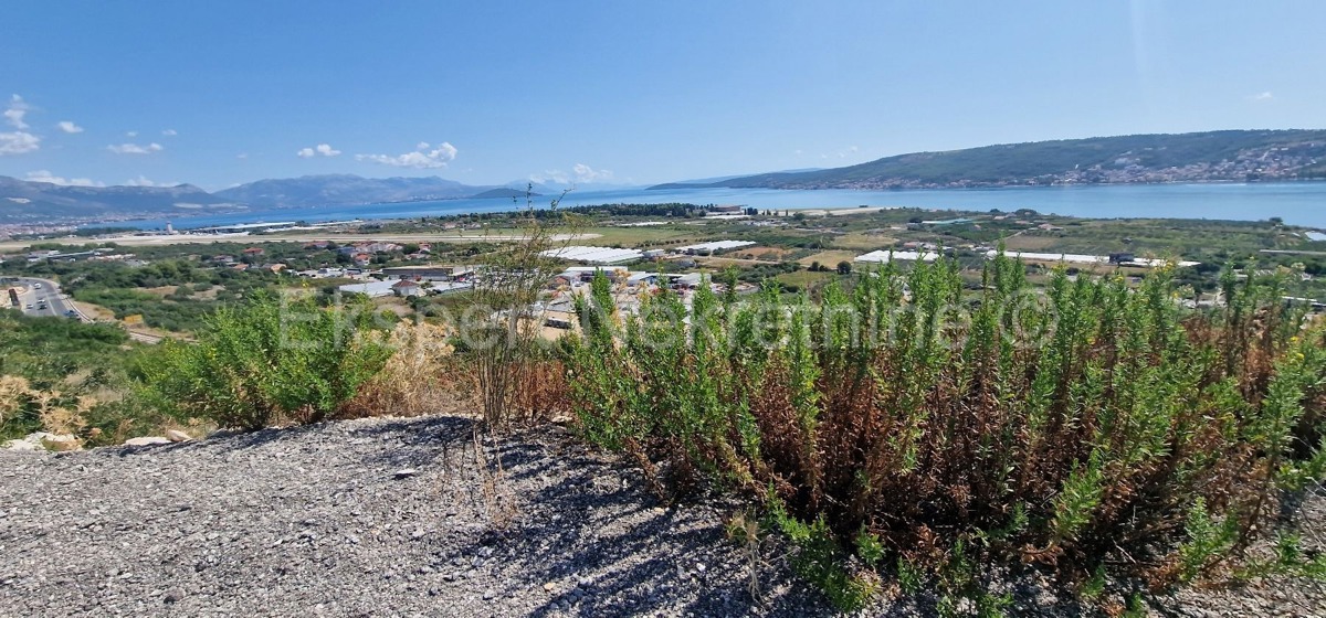 Trogir, Plano, agricultural land 3296 m2, sea view, road