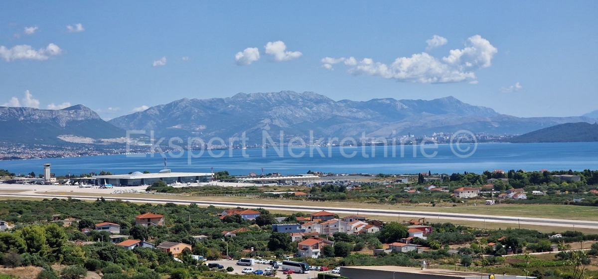 Trogir, Plano, agricultural land 3296 m2, sea view, road