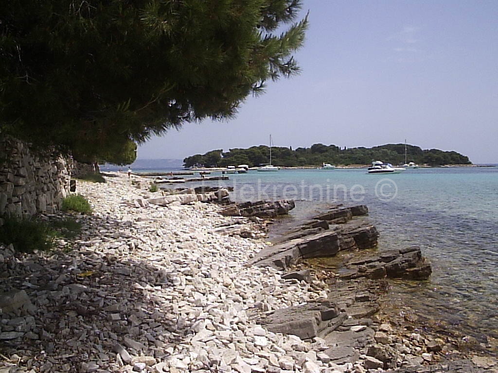 Drvenik Veli, terreno agricolo 4000m2, vicino al mare