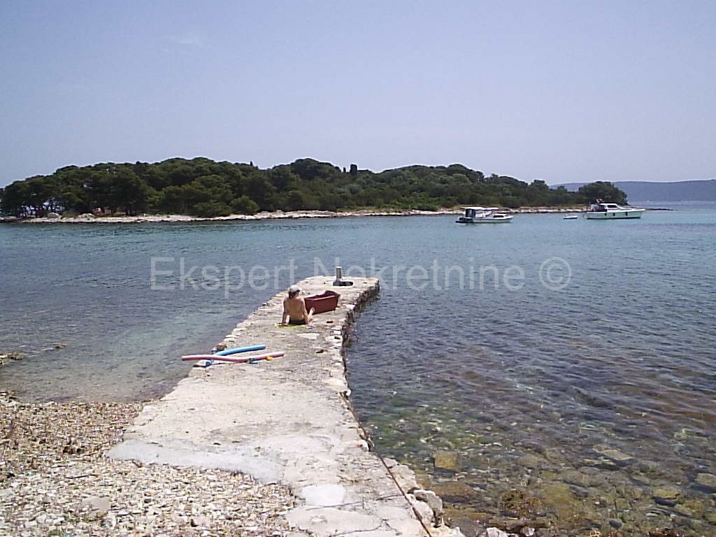 Drvenik Veli, terreno agricolo 4000m2, vicino al mare