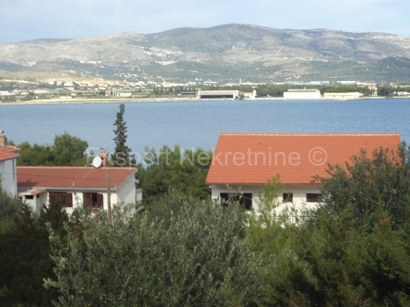 Ciovo, Arbanija, grad. terreno 485 m2, 100 m dal mare, vista