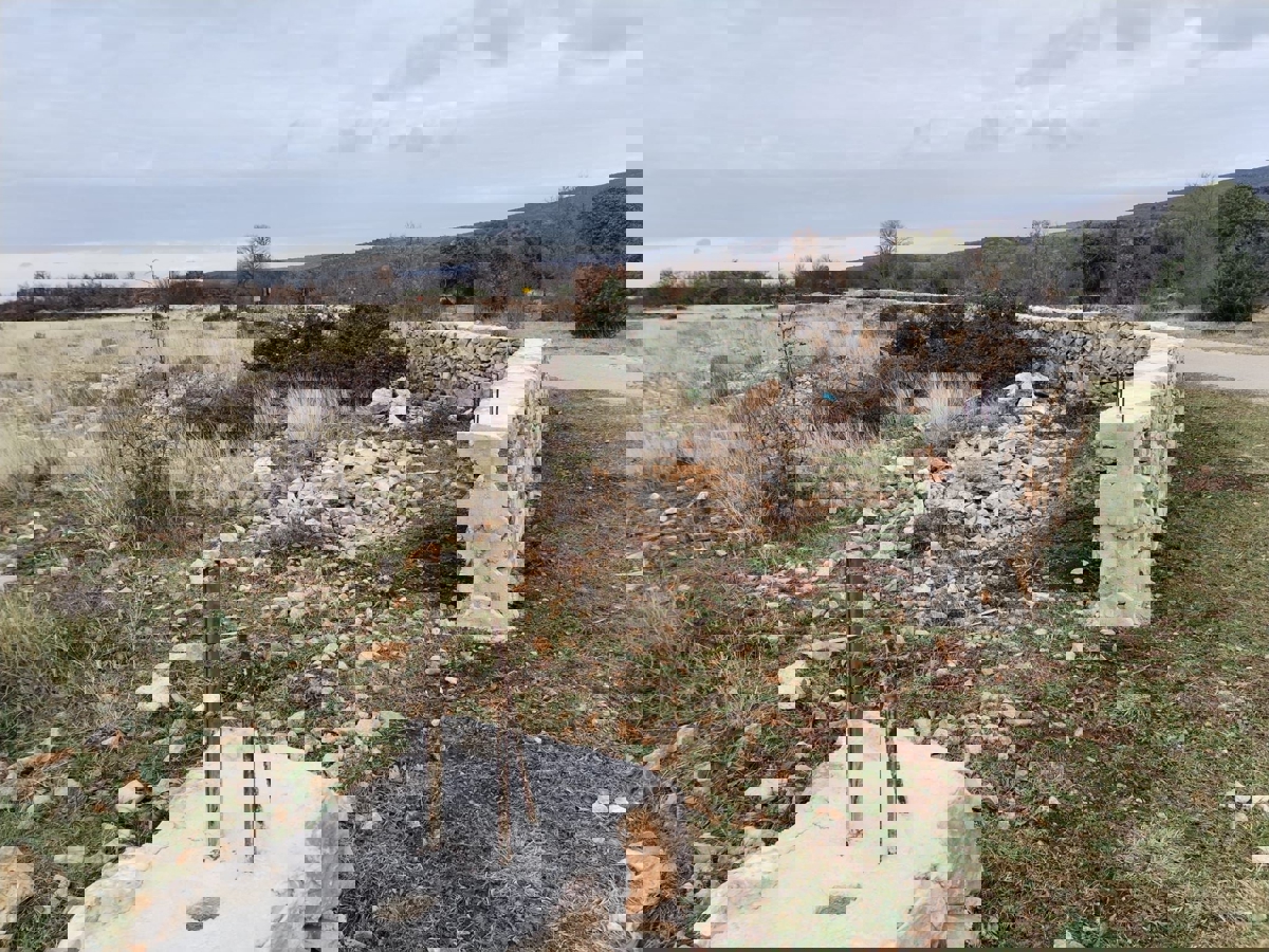 Šibenik, Radonić - terreno edificabile 2500m2 vicino al Parco nazionale di Krka