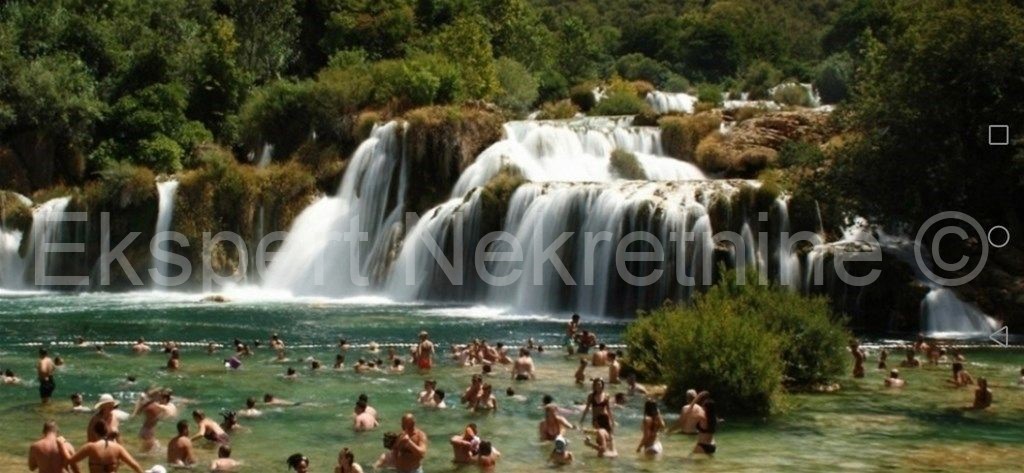 Šibenik, Radonić - terreno edificabile 2500m2 vicino al Parco nazionale di Krka