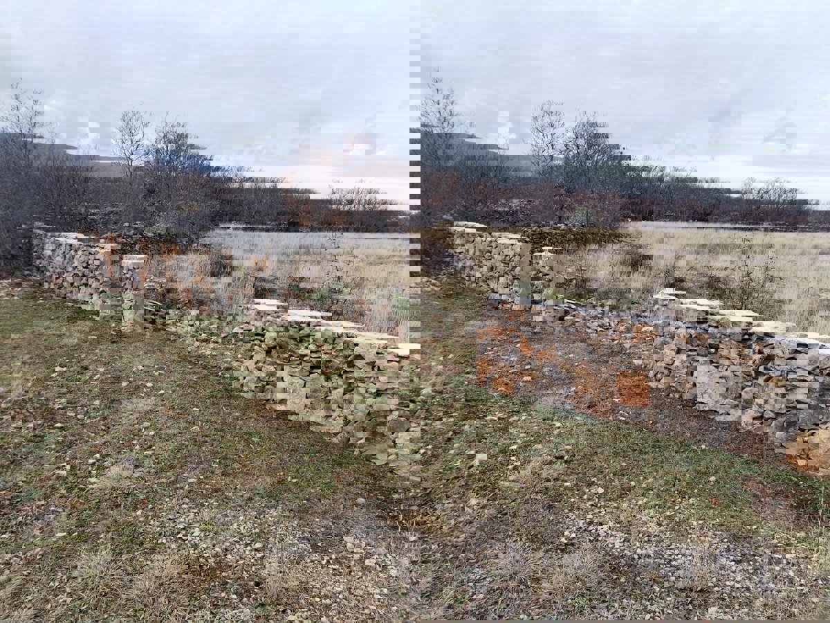 Šibenik, Radonić - terreno edificabile 2500m2 vicino al Parco nazionale di Krka