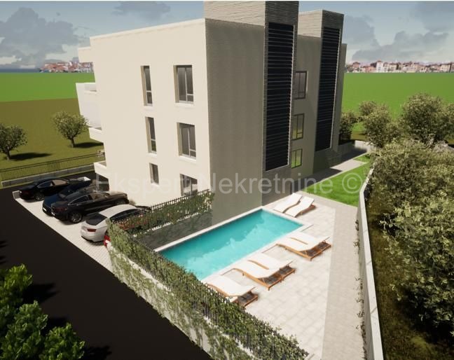 Čiovo, Okrug G., appartamento con 2 camere da letto 76 m2 + terrazza sul tetto 139 m2, piscina, vista