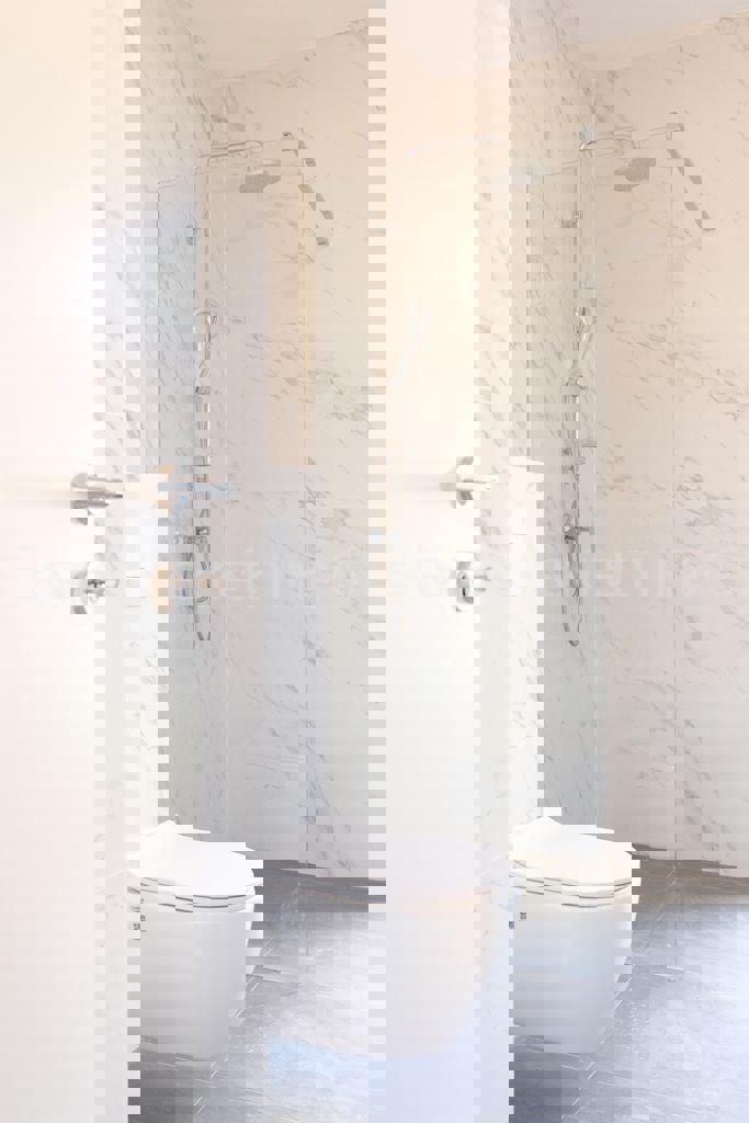 Marina, lussuosa. Appartamento di 3 locali 115 mq + giardino 96 mq, nuova costruzione, piscina sul tetto